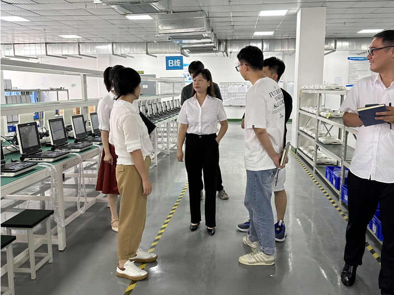 市局領導蒞臨指導，共繪綿陽市先鋒醫(yī)療器械新篇章！2.jpg