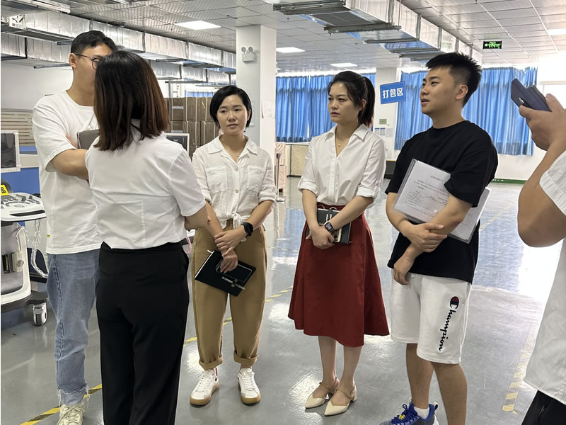 市局領導蒞臨指導，共繪綿陽市先鋒醫(yī)療器械新篇章！3.jpg