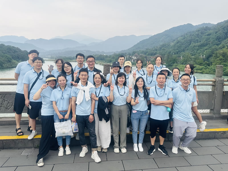綿陽市先鋒醫(yī)療器械有限公司團(tuán)建之旅：共赴都江堰，凝聚先鋒之魂3.jpg